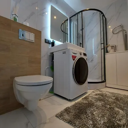 2 Bedrooms Apartment, Center, With Balconies *