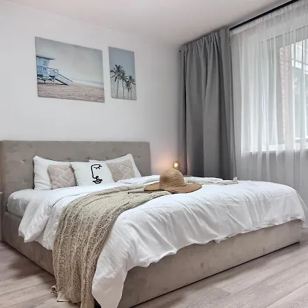 2 Bedrooms Apartment, Center, With Balconies